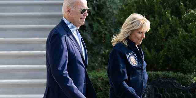 Präsident Biden und First Lady Jill Biden gehen zu Marine One, als sie das Weiße Haus am 17. September 2022 verlassen. 