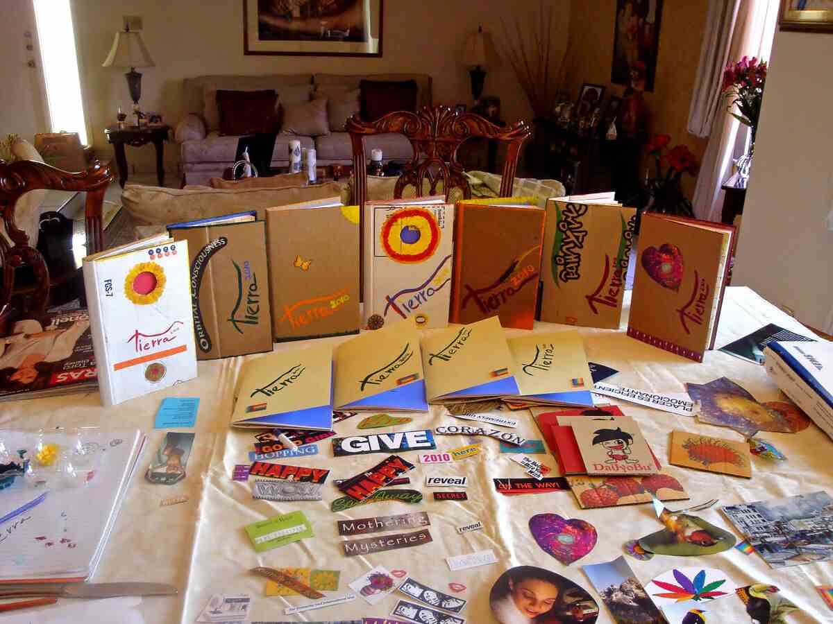 Chapbooks von Tatiana de la Tierra im argentinischen Stil "Kartonagen."