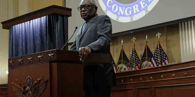 James Clyburn (D-SC), Majority Whip des US-Repräsentantenhauses, spricht während einer Porträtenthüllungszeremonie des verstorbenen Abgeordneten Elijah Cummings (D-MD) im Cannon House Office Building auf dem Capitol Hill am 14. September 2022 in Washington, DC