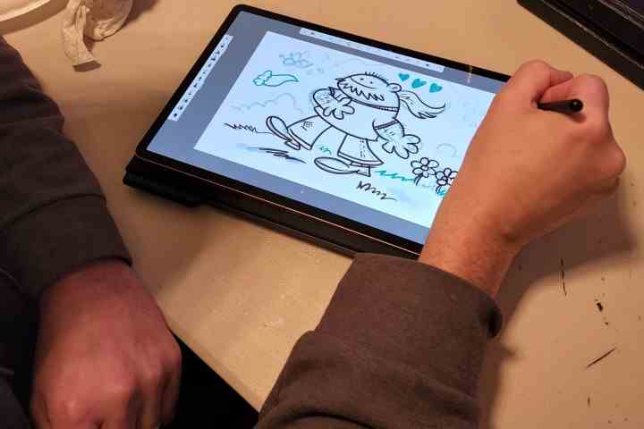 Ein berühmter Karikaturist skizziert auf einem Samsung Galaxy Tab S9+.
