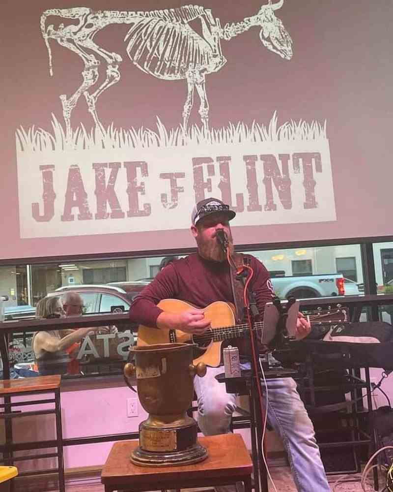 Der Tod des Country-Sängers Jake Flint – Alles, was wir wissen 385