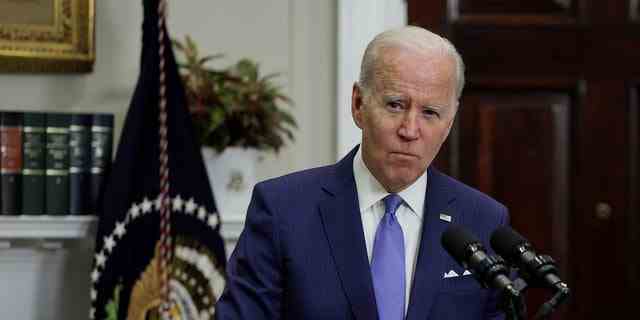 Präsident Biden kündigt am 28. April 2022 im Roosevelt Room des Weißen Hauses in Washington, DC, zusätzliche militärische und humanitäre Hilfe für die Ukraine sowie neue Sanktionen gegen Russland an.