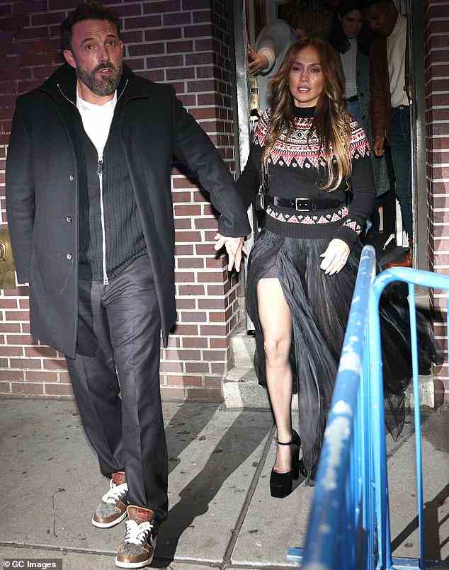 Legging it: Jennifer Lopez und ihr Ehemann Ben Affleck genossen am Freitag nach ihrem ersten Thanksgiving als Ehepaar ein Abendessen in New York