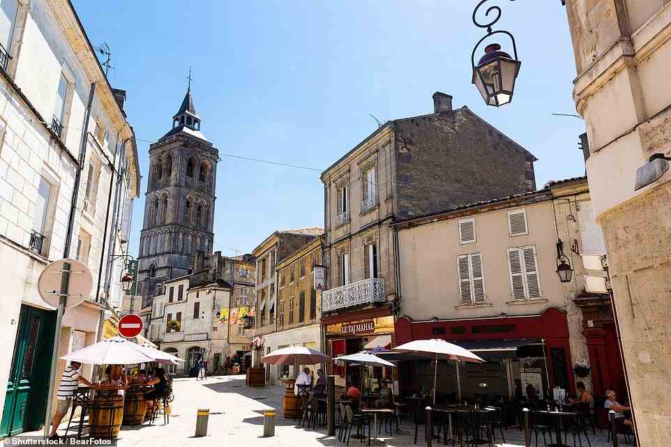 Reifer Geschmack: Mark Palmer stattet der französischen Stadt Cognac (im Bild) einen Besuch ab, um bei Verkostungen und Führungen mehr über die „Geschichte, Tradition und Handwerkskunst“ von Cognac zu erfahren