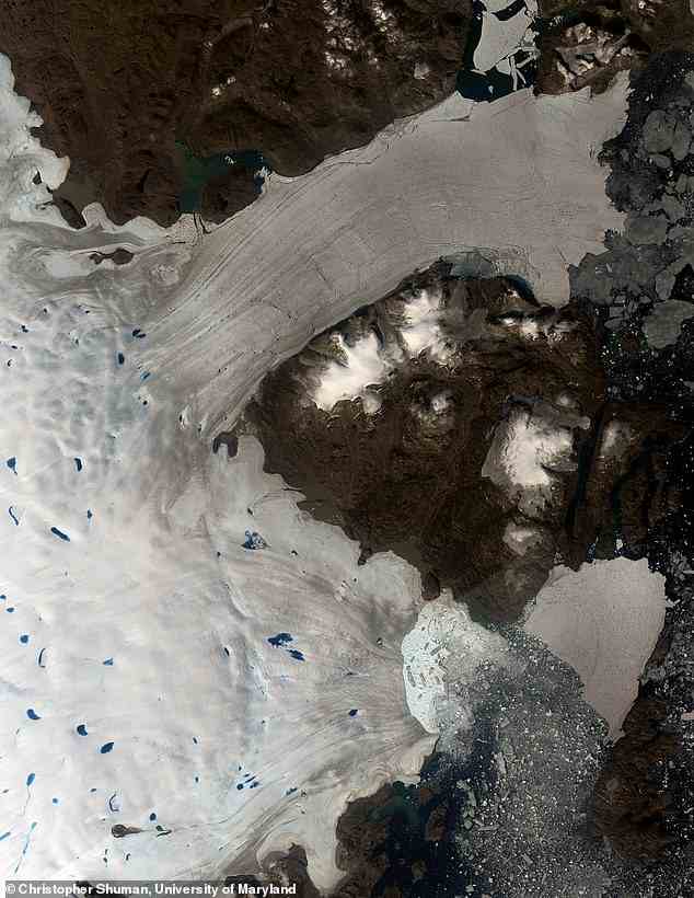 Forscher aus Dänemark und den USA verwendeten Satellitendaten und numerische Modelle, um den Eisverlust an der Platte seit 2012 zu untersuchen. Im Bild: Satellitenbild vom August 2021, das den Zerfall des Zachariae-Gletschers zeigt