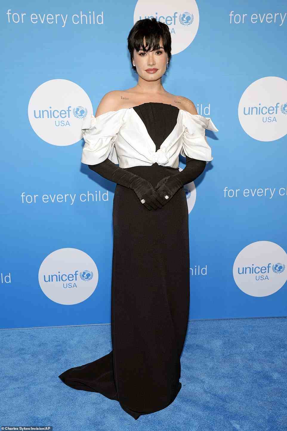 Fesselnd: Demi Lovato strahlte am Dienstagabend, als sie an der jährlichen UNICEF-Gala in New York teilnahm