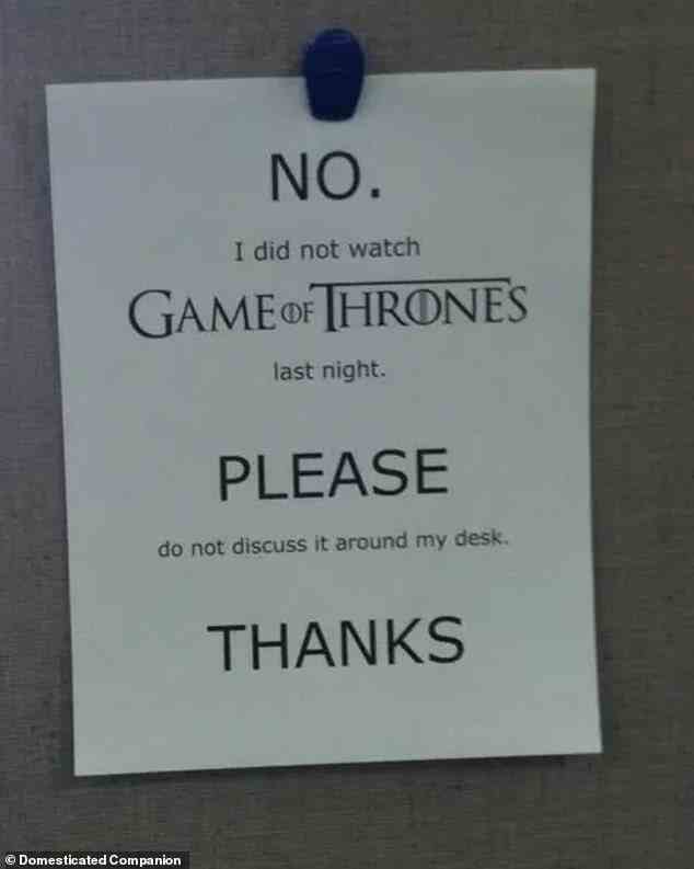 Dieser Büroangestellte wollte sicherstellen, dass niemand die neueste Folge von Game of Thrones verdirbt – und beschloss, seine Wünsche in einer lustigen Notiz klar zu machen
