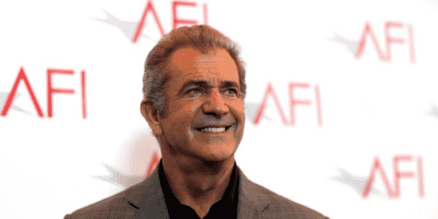 Die Frau sagte aus, sie habe Mel Gibson zuerst von Weinsteins Angriff erzählt. 