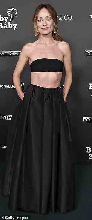 Wow!  Olivia Wilde war ein unvergesslicher Anblick, als sie am Samstagabend bei der Baby2Baby-Gala 2022 in Los Angeles den roten Teppich betrat