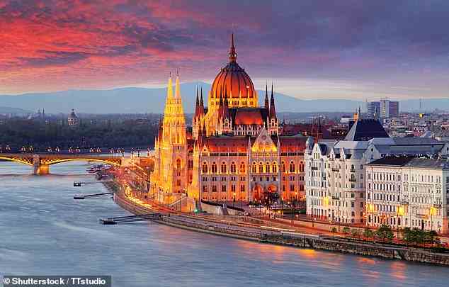 Budapest, oben, ist laut dem Paris-Syndrom-Bericht die am meisten unterschätzte Stadt.  Es erhielt weltweit die meisten Erwähnungen in Besucherbewertungen der Wörter „umwerfend“ (3,46 Prozent) und „schön“ (2,2 Prozent).