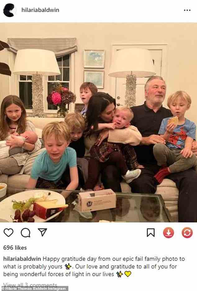 Feier: Das Paar feierte kürzlich Thanksgiving und der Podcaster teilte ein Familienfoto