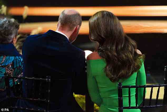 Das königliche Paar teilte einen süßen Moment, als sie an der Verleihung des Earthshot-Preises teilnahmen