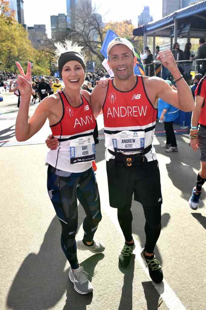 Ein Bild von Robach und ihrem Mann beim Halbmarathon. 