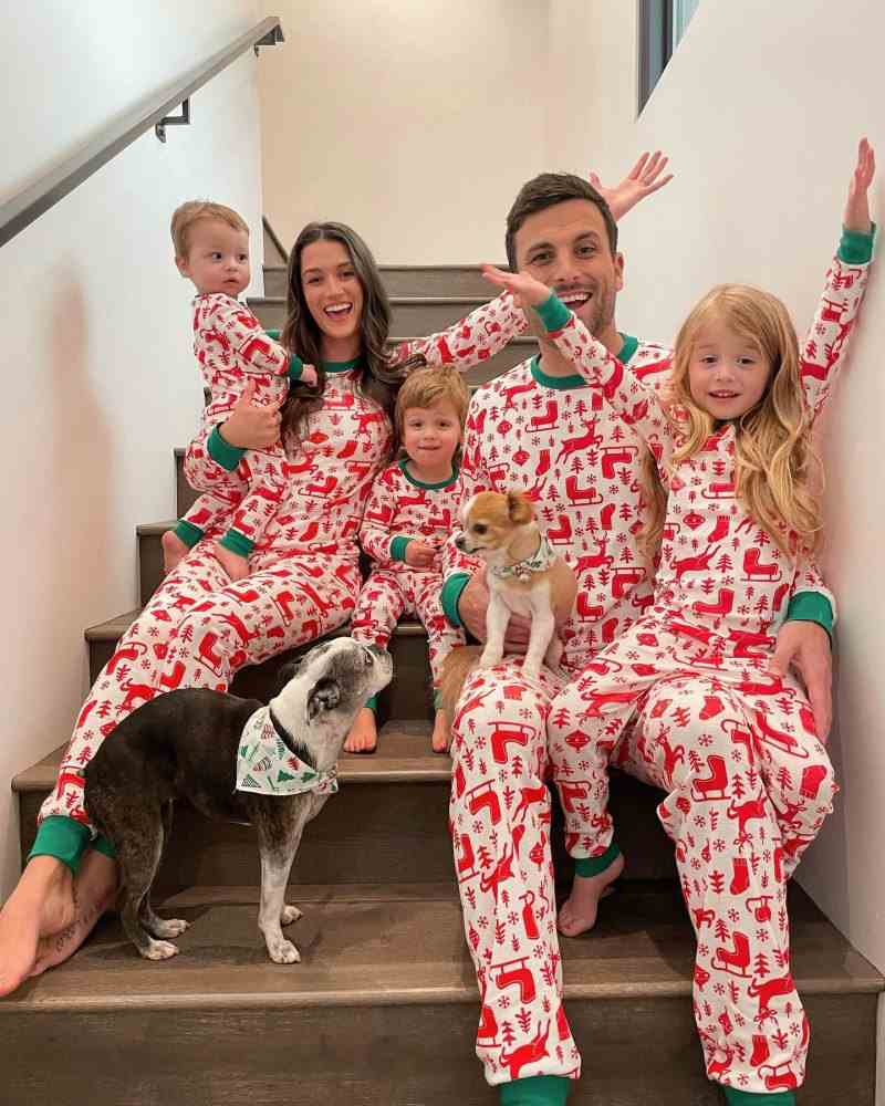 Jade Roper und Tanner Tolbert Jade Roper Instagram-Stars feiern die Feiertage mit ihren geliebten Haustieren