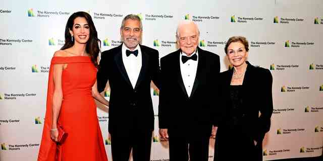 George Clooney wurde nicht nur von seiner Frau, sondern auch von seinen Eltern Nick Clooney und Nina Bruce Warren im Kennedy Center begleitet.