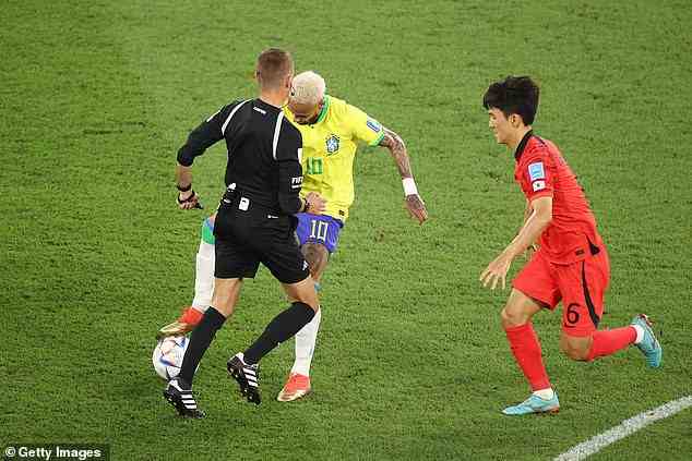 Beim 4:1-Sieg gegen Südkorea im WM-Achtelfinale nutzte er den Schiedsrichter, um zwei Verteidiger zu schlagen