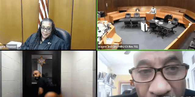 Ein Mann aus Michigan hat am Montag während eines virtuellen Gerichtsauftritts einem Richter sein Gesäß entblößt.