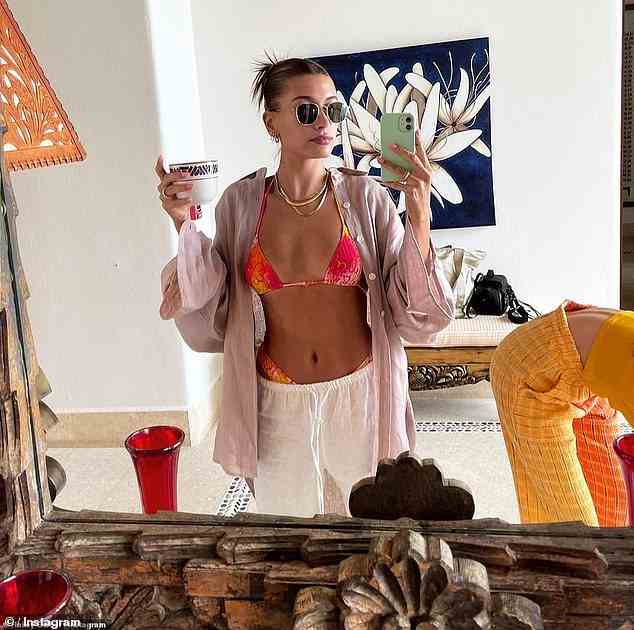 Hailey Bieber ist im Urlaub ein großer Fan ihres Linus-Bikini