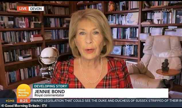 Die königliche Kommentatorin Jennie Bond erschien ebenfalls in der Sendung, wo sie sagte, Prinz Harry sei „sehr unhöflich“ gegenüber königlichen Journalisten gewesen