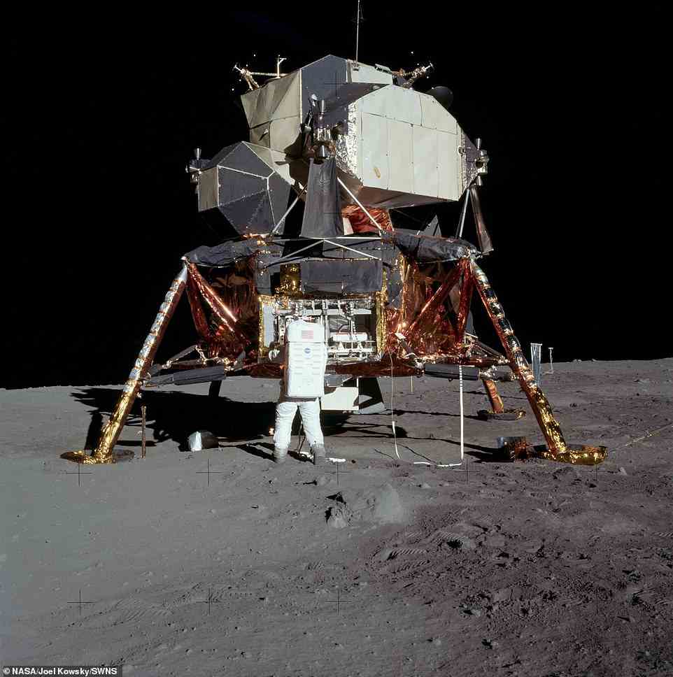 Das Astronauten-Snoopy-Spielzeug bezieht sich auf das Apollo 10 Command and Service Module von 1969 (im Bild) mit dem Spitznamen Charlie Brown