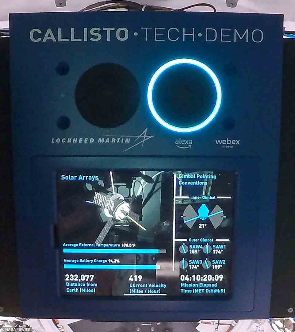 Orion verfügt über die sogenannte 'Callisto-Nutzlast.  „Der blaue Kreis könnte sich auf den HAL 9000-Computer aus dem Film 2001: A Space Odyssey von 1968 beziehen, obwohl dieser ein rotes Licht in einem Kreis hatte