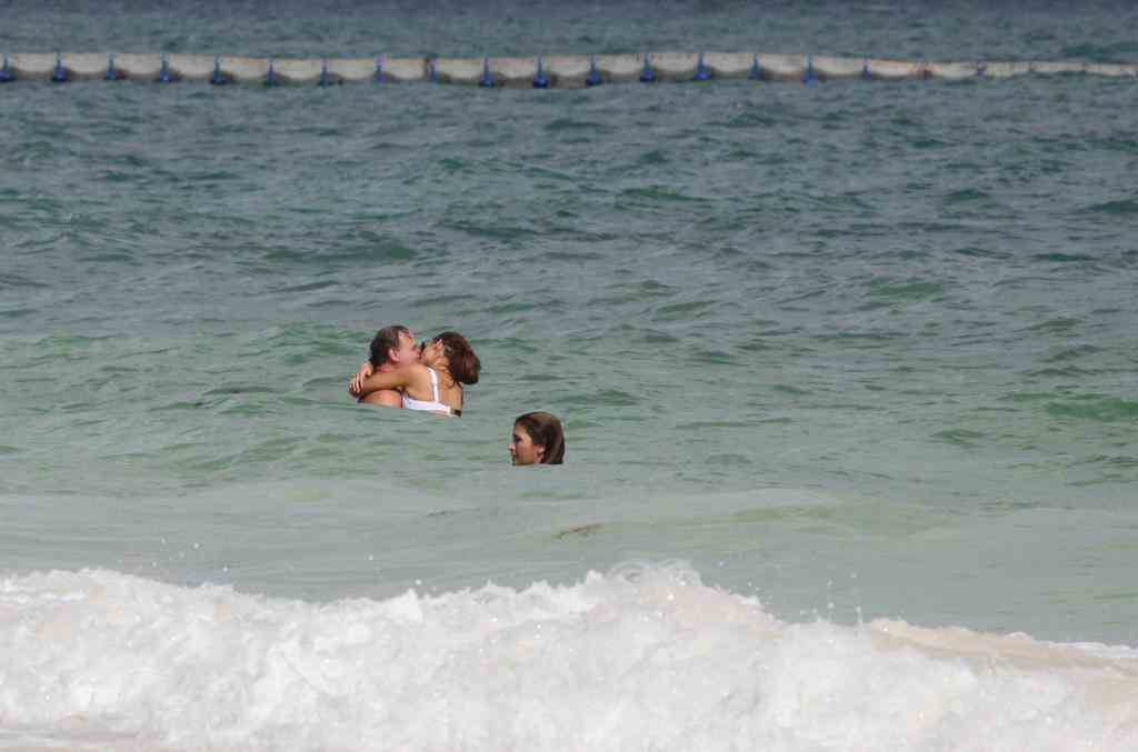 EXKLUSIV: Lenny Hochstein geht mit seiner Model-Freundin Katharina Mazepa in Mexiko an den Strand