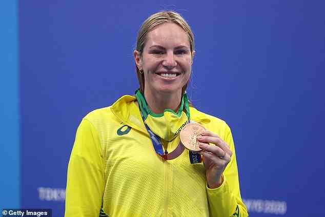 Emily ist eine ausgezeichnete australische Schwimmerin, die drei olympische Goldmedaillen gewonnen hat