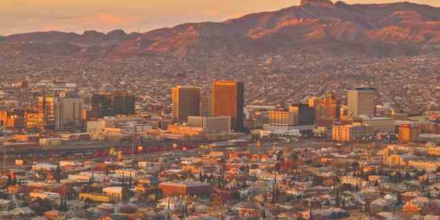Skyline von El Paso, Texas, und Ciudad Juárez, Mexiko.
