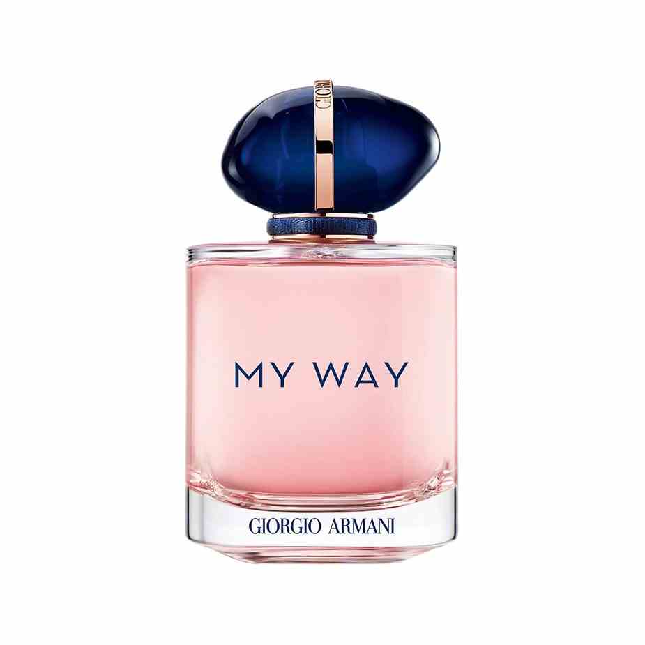 Armani Beauty My Way Eau de Parfum Flasche rosa Parfüm mit blauem Steindeckel auf weißem Hintergrund