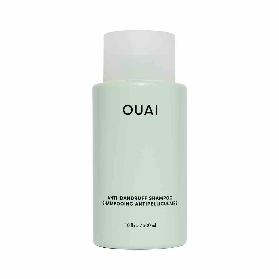 Ouai Anti-Schuppen-Shampoo Minzflasche auf weißem Hintergrund