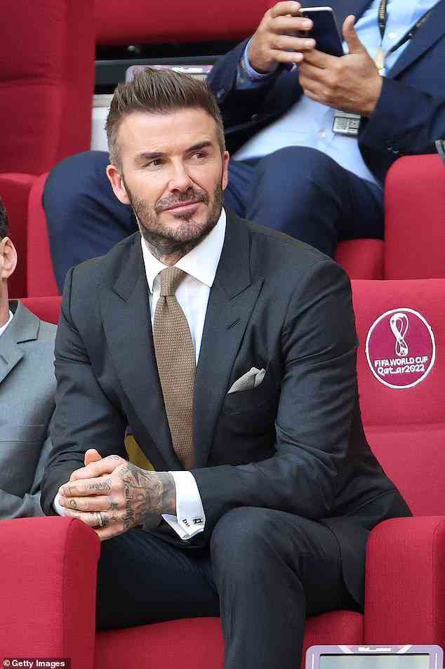 Botschafter: Joe sagte, dass er einige Kontakte zu David Beckhams (im Bild in Katar) Leuten hatte, nachdem er den Ex-Fußballer gebeten hatte, seine Beziehung zum Land zu beenden