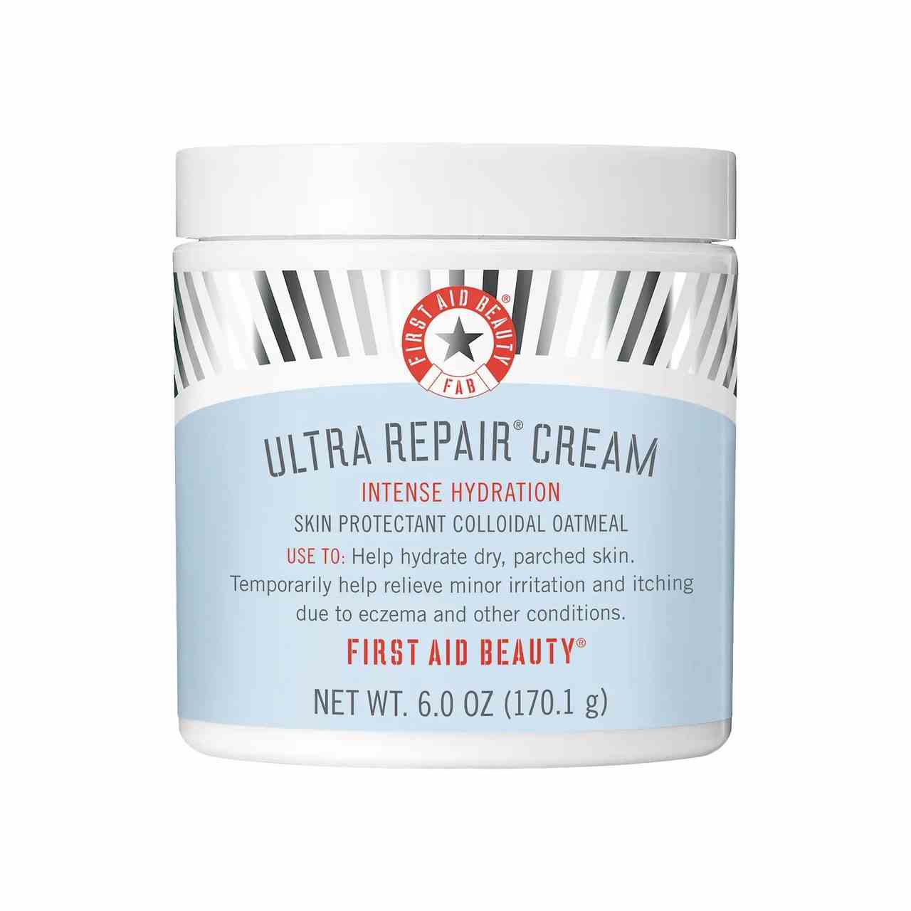 First Aid Beauty Ultra Repair Cream Intense Hydration Moisturizer, weiße und hellblaue Dose mit silbernen Streifen auf weißem Hintergrund