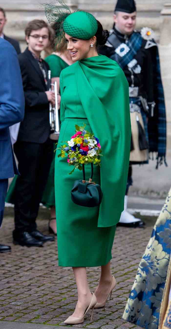 Meghan Markle trug auf der Abschiedstour „viel“ Farbe, um mit einem „Knall“ auszugehen, nachdem sie ursprünglich grün mit Blumenstrauß „einpassen“ wollte