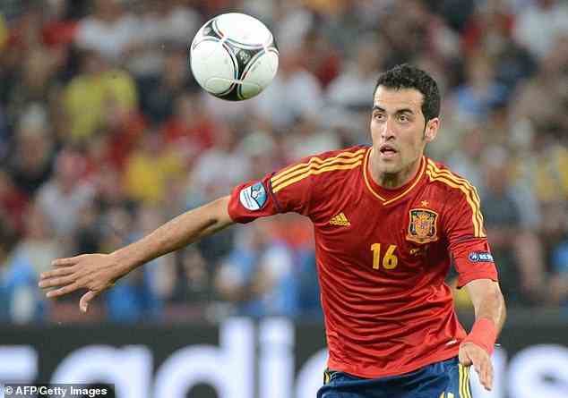 Busquets wurde in das Team des Turniers berufen, als Spanien bei der Euro 2012 triumphierte