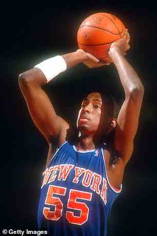 Louis Orr #55 von den New York Knicks schießt während eines NBA-Basketballspiels gegen die Washington Bullets im Capital Center am 10. Dezember 1987 in Landover, Maryland, einen Foulschuss