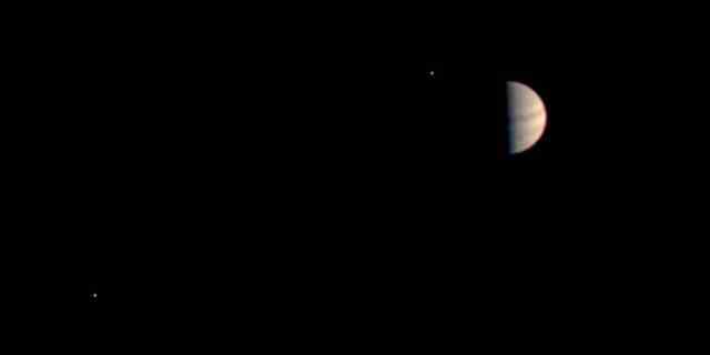 Dies ist die letzte Ansicht, die das JunoCam-Instrument auf dem Juno-Raumschiff der NASA aufgenommen hat, bevor die Juno-Instrumente zur Vorbereitung des Einsetzens in die Umlaufbahn abgeschaltet wurden. 