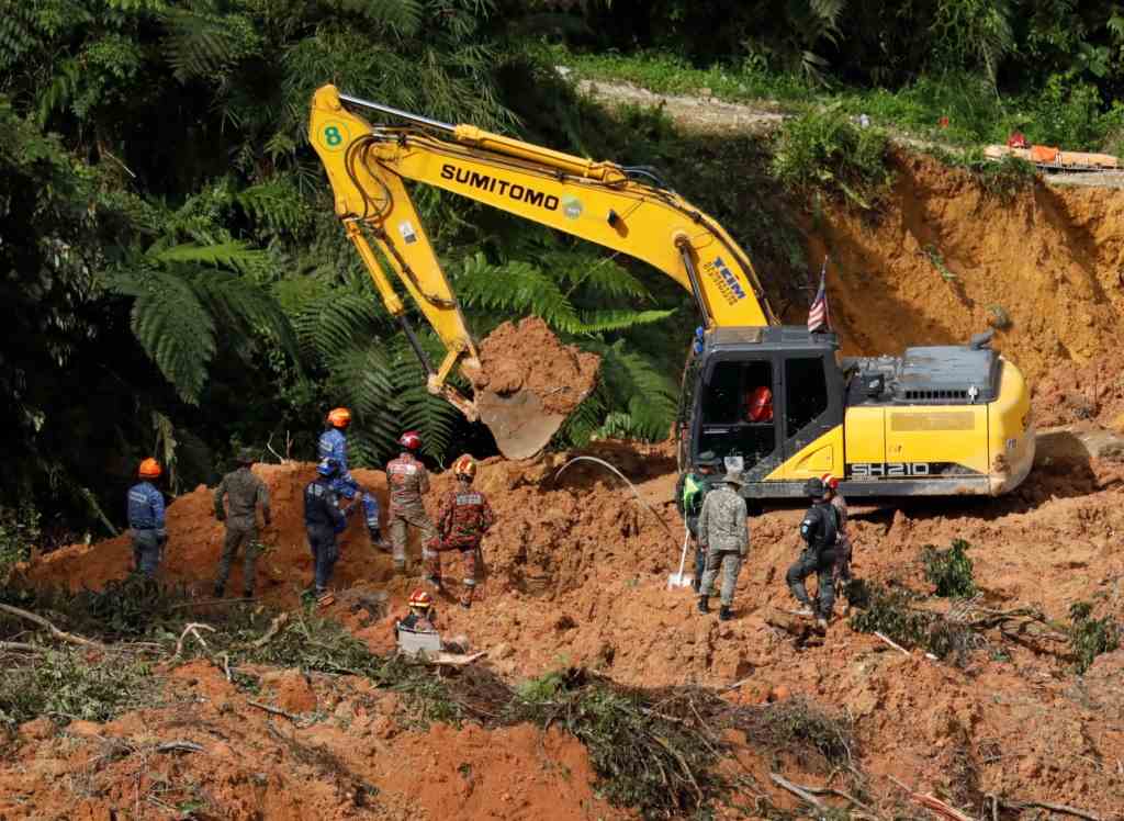 Der Erdrutsch fegte am frühen Freitagmorgen durch einen Campingplatz, 30 Meilen von der malaysischen Hauptstadt entfernt.