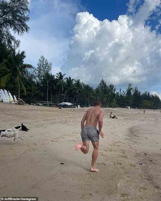 Urlaub: Im August nutzte Jeff die sozialen Medien, um Schnappschüsse von einem Urlaub in Thailand mit seinem Sohn Freddie zu teilen