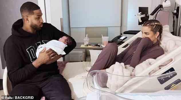 Via Leihmutterschaft: Kardashians zweites Kind mit Thompson wurde im August 2022 geboren. Sie haben den Namen des Babys noch nicht bekannt gegeben