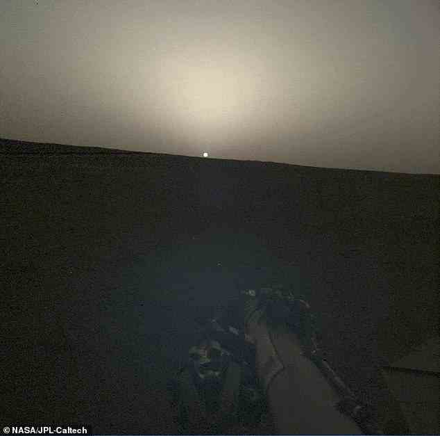 Die NASA teilte das letzte Bild des Landers, als die Sonne auf dem Mars unterging