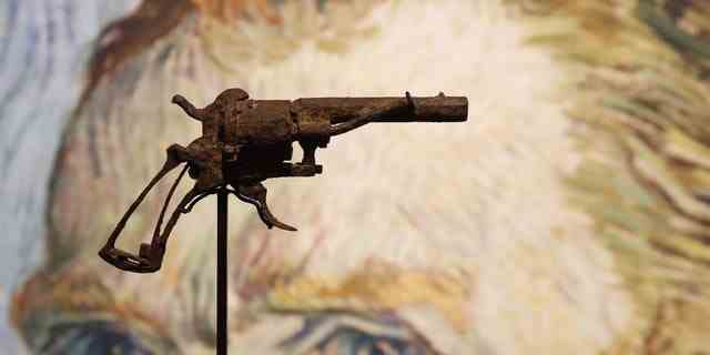 Die Pistole, von der angenommen wird, dass sie von van Gogh benutzt wurde, um sich selbst zu erschießen, ist im Auktionshaus Drouot in Paris öffentlich ausgestellt.