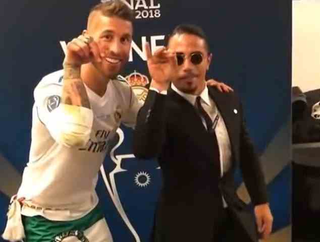 Sergio Ramos und Salt Bae gaben vor, Salz in den Champions-League-Pokal zu streuen
