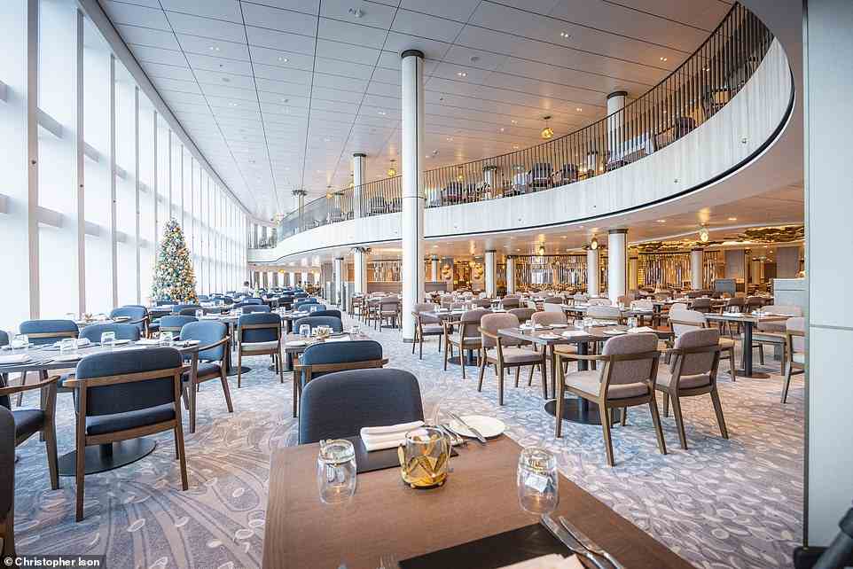 Der Präsident von P&O Cruises, Paul Ludlow, sagte: „[Arvia] verkörpert die neuesten Reise-, Gastronomie- und Unterhaltungstrends und ist der Inbegriff eines Sonnenresorts, das das ganze Jahr über in die wärmsten Klimazonen segelt.'  Oben abgebildet ist das Restaurant Meridian