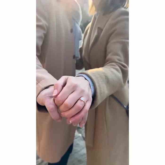 „When Calls the Heart“-Stars Kevin McGarry und Kayla Wallace sind verlobt: „Für immer“