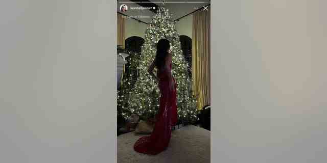 Kendall Jenner trug Valentino zu ihrer Familien-Weihnachtsfeier.