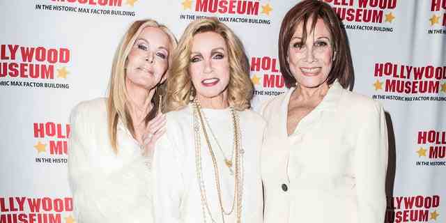 Von links: Joan Van Ark, Michele Lee und Donna Mills besuchen den 40. Jahrestag des Hollywood Museum "Knoten landen" im Hollywood Museum am 18. Januar 2020 in Hollywood, Kalifornien. 