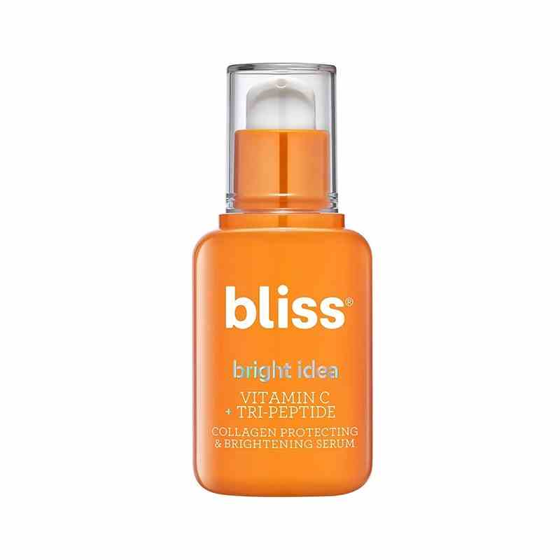 Eine orangefarbene Flasche Bliss Bright Idea Protecting & Brightening Serum auf weißem Hintergrund