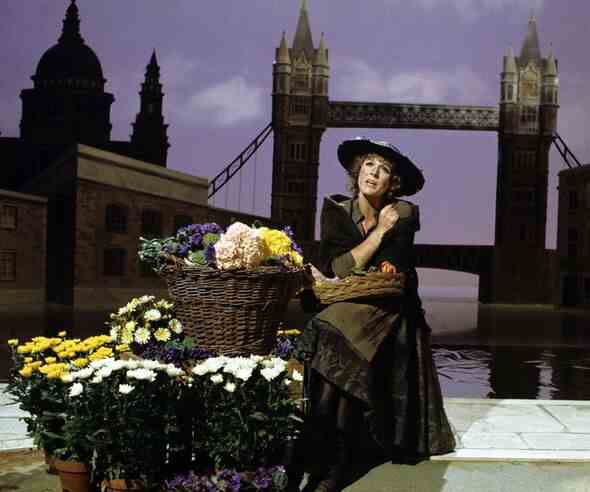 Julie Andrews stellt My Fair Lady für die TV-Show von 1972 nach