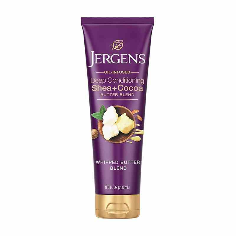 Die Jergens Deep Conditioning Shea and Cocoa Whipped Butter Body Lotion auf weißem Hintergrund