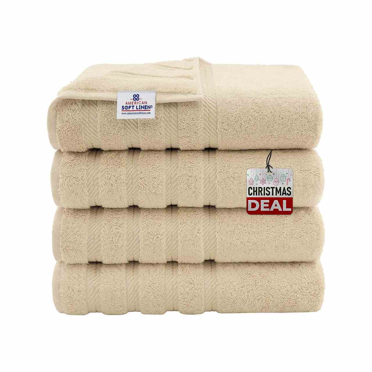 American Soft Linen Bath Towel Set Satz von vier gefalteten hellbraunen Handtüchern auf weißem Hintergrund